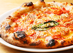 KEVELOS株式会社／PIZZA KEVELOS（ケベロス） 求人 ▲お客様の反応をダイレクトに感じながら、一人前のピッツァイオーロを目指しませんか？
