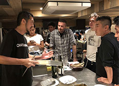 「MENSHO TOKYO San Francisco」「MENSHO TOKYO」／MENSHO（株式会社 麺庄） 求人 ベッカム氏をはじめ、海外セレブも訪れる世界ブランドとして、これからも驚きと感動を発信していきます。