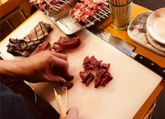 やきとん まるば 求人 店内調理にこだわっていますが、ランチ営業はないので夜営業に全力を出せる好環境！※午後から出勤も実は魅力！