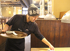 株式会社 味ん味ん 求人 少しでも飲食業界での経験があれば、活躍できます！一通り仕事を覚えれば即月給28万円です！