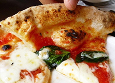 PIZZA 17（ピッツァ イナ） 求人 窯に向かう姿がカッコいいピッツァイオーロになりませんか！