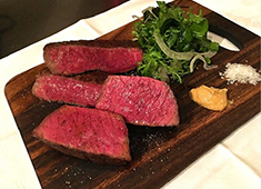 Marisqueria EL Pulpo（マスケリア エル プルポ）／ASADOR EL BUEY（アサドール エル ブエイ） 求人 宮崎尾崎牛や山形牛、常陸牛、松坂極豚などその日一番状態の良い肉を炭火で丁寧に焼き上げるエルブエイ