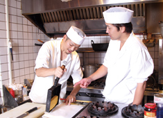株式会社 魚金 求人 初心者の方でも全く問題なし！給料だって27万円～！店長候補の方は月給30万円以上でスタート　※面接時に経験考慮
