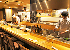 寿矢グループ（としやグループ）／寿矢 本店、逸福（いっぷく）、TOSHIYA Verde（トシヤ ヴェルデ） 求人 ワインと寿司、本格イタリアンを楽しめる「TOSHIYA Verde」。洋食系の経験者も歓迎！