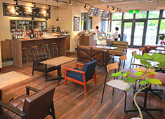 good day for you（グッディ・フォーユー） 求人 「那覇店」の店内。アットホームで温かみのあるお店です。