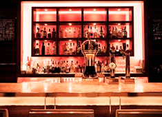 TRIBECA（トライベッカ）／株式会社クロスパティオ 求人 レストランという心躍る舞台で、スタイリッシュに働けます！