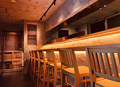 料理人のいる魚屋 かず家／真打 かず家 国分寺店 求人 【2号店の内装】既存店同様、お客様との距離感を大切に、ゆったりとした時間が流れる、1組を大切にできる職場です！