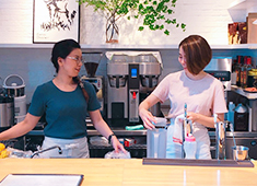 「EGG TOKYO」／株式会社プロントコーポレーション（サントリーグループ）※新規事業・海外ブランド事業部 求人 女性社員も多く活躍しています。「働きやすさ」「社員を大事にする社風」も人気の理由となっています。