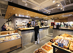 R Baker（アールベイカー）／株式会社TSUTAYA（CCCグループ） 求人 スタイリッシュで居心地の良い空間づくりをしています。
