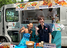 「Hawaiian Restaurant ALOHABABY 」「Roasted Chicken kodo’s」／ALOHA TOKYO 株式会社 求人 年に1～2回キッチンカーでのイベント出店や、月に数回ミュージシャンを招いて貸切ライブもやっています♪