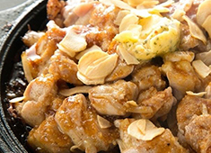 株式会社遊ダイニングプロジェクト 求人 安さだけではなく、料理にもこだわっています！写真は人気メニュー和風鉄板焼きの「野郎焼き」
