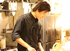 魚ビストロ WAIGAYA／肉ビストロ WAIGAYA、他／スタースリー株式会社 求人 新メニュー考案だけでなく、店長に経営をお任せする場合もあるので、独立前に良い経験を積む事もできますよ！