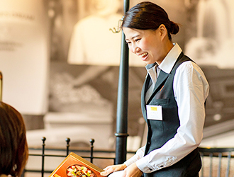 株式会社ダイナックホールディングス(サントリーグループ・東証2部上場企業) 求人