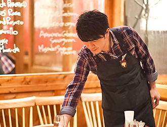 株式会社ダイナックホールディングス(サントリーグループ・東証2部上場企業) 求人