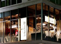 『Le Bar a Vin 52』 求人 「成城石井」店舗の2階にある「Le Bar a Vin 52」ワインと料理のマリアージュを提案します。