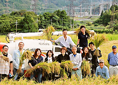 株式会社 fun function 求人 生産地へ伺う産地研修。食材の知識や生産現場の苦労を学んだり、生産者・町長などと触れ合いながら交流を深めます。