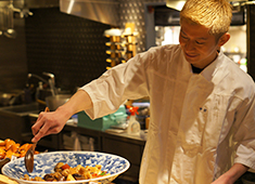 田中田 西麻布、ほか／田中田 GROUP 求人 田中田グループのお店では、料理人が活躍しています！和食の基礎から応用まで、幅広く全てが身につきます。