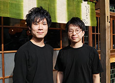 『居酒屋ちょーちょ』『夜ノ焼魚　ちょーちょむすび』『晩酌と晩御飯　ちょうつがひ』 求人 現役スタッフの二人。「ここに入ったことで自分が変わり、接客が好きになりました！」