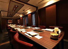 TOKUJU CO., LTD.（株式会社 徳壽） 求人 「徳壽 はなれ」は全室個室。接待や慶事でのご利用も多く、一組一組のお客様を大切におもてなしします。