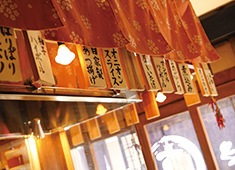 やきとり まるま※十条新店準備室 求人 連日連夜、地元のお客様を中心にワイワイガヤガヤした店内は仕事をしていてもオモシロいです。