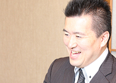 株式会社 KRホールディングス 求人 【入社7年目、料理長・41歳、1児の父】入社時にギャップはありましたが、自分の技術を教え良いお店にする事が仕事です