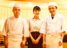 「魚人食堂」「肉屋食堂  太助」／株式会社ミールソリューション 求人 様々な年代のスタッフが働いています。未経験の方から、ベテランまで活躍できる環境があります。