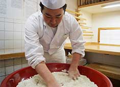 室町砂場 求人 若手からベテランまで幅広く、かつバランスよく在籍しています。
