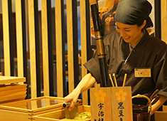 PIER THIRTY GROUP／ピアーサーティーグループ 求人 正社員がはじめての方や、飲食業勤務にブランクのある方も大歓迎です。女性メンバーも活躍しています！