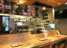 株式会社ジャンボ 求人 ▲お客様のお席でスタッフが肉を焼くスタイルのお店です。お肉の焼き方に興味のある方、美味しい焼き方教えます！