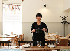 SOHOLM（スーホルム）／株式会社 アクタス 飲食事業部 求人 心も体も温まる料理。前職がカフェのスタッフも、フレンチ出身のシェフから丁寧に教えてもらっています！