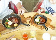 100本のスプーン／Smiles:（株式会社スマイルズ） 求人 オトナもコドモも同じように。本当に美味しい料理を食べていただきましょう！