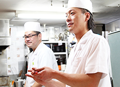 「くすくす」「天然や」「真魚板（まないた）」／株式会社カンファー 求人 年齢不問で実力ある方はしっかりポジションをご用意します。料理長・店長クラスの人材もスカウトしております。
