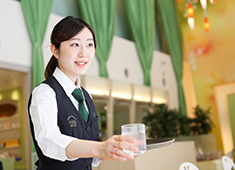 千疋屋フルーツパーラー／株式会社京橋千疋屋 求人 ホールスタッフも募集しています。商品力が高いからこそ、誇りを持って働く事ができます。
