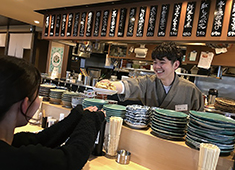株式会社ハミングバード・インターナショナル 求人 料理+マネジメントスキルも身につけたい、料理人だけで終わりたくない。
そんな方とお会いしたいと考えています。