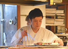 牛タン料理　閣／株式会社　閣 求人 創業30年以来、愛され続ける理由は、牛たんに対するこだわりがあるからこそです！
