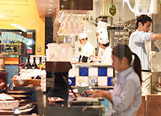 株式会社ダイナックホールディングス(サントリーグループ・東証2部上場企業) 求人 都心部を中心に感度の高いトレンドを押さえた話題のお店が、どんどんと誕生しています。