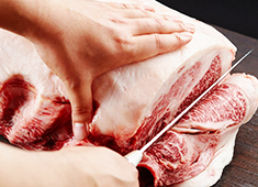 肉ビストロ NOR（ノア） 求人 北海道の卸業者から仕入れるA５ランク和牛。良い品を安く仕入れ、リーズナブルに提供しています！
