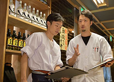 大衆酒場 BEETLE・品川うお宿・大鶴見食堂／株式会社 プロダクトオブタイム 求人 オリジナルブランドだからこそ、アイデアを活かすコトや、
お客様の反応をダイレクトに感じられ、やり甲斐バツグン。