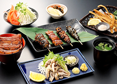 浅草うな鐵／株式会社 浅草うな鐵 求人 一品ずつ丁寧に、妥協のない料理を提供しています。鰻だけでなく、串焼きなど当店でしか味わえない料理も多数！