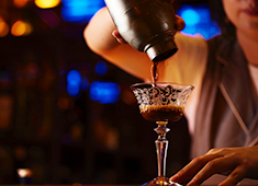 【THE LIVELY（ザ ライブリー）麻布十番】／株式会社 グローバルエージェンツ 求人 ここでしか飲めない、にこだわるシグニチャーカクテルを中心に展開します。
