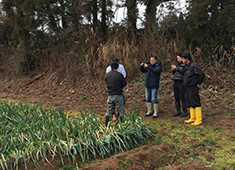 江ノ島小屋 求人 生産者元への訪問。作り手さんの想いも料理に乗せています。