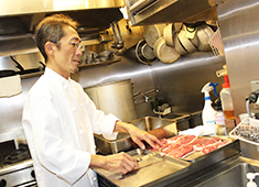 株式会社 シーンメーカー 求人 スタッフに求めるのはただ一つ！「今」できる最高のおもてなし。つまりは思いやりや愛と呼ばれるモノです。