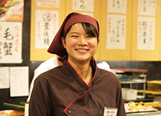 株式会社 梅丘寿司の美登利総本店 求人 「梅丘寿司の美登利総本店」では、女性スタッフもたくさん活躍しています♪