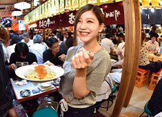 株式会社 浜倉的商店製作所 ／有楽町産直プロジェクト部門 求人 10代からベテランまで！年齢や性別の枠を超えたキャスティングが当社の真骨頂！素敵な仲間とオープンを迎えましょう！