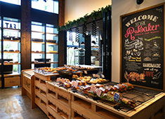 「R Baker」「THE GROUNDS BAKER」／【イートアンド株式会社】カフェ・ベーカリーグループ　EAT＆Co.（東証一部上場） 求人 ▲あなたならどんなパンを作りますか？自由度の高いブランドで、あなたの「作りたい！ヤリタイ！」を形にしませんか？