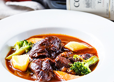 「DINNING BAR Chou Chou シュシュ」／株式会社アイズ　飲食事業部 求人 1品ずつ真剣に、店内調理にこだわり調理するなど、経験者の方にも納得して働いてもらえる環境が揃っています！
