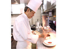Restaurant GINZA SEIGETSUDO Shinjuku 求人 優しいスタッフばかりなので、すぐお店に馴染んでもらえると思いますよ。