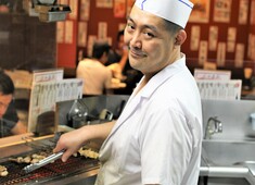 サニーズ／日進畜産工業株式会社 求人 八重洲地下街が誕生した時から営業スタートし現在までオフィス街の会社員や観光客など様々な方に愛され続けています 。