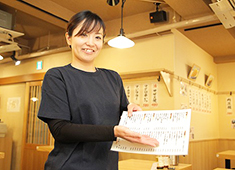 株式会社 丸富/丸冨水産・丸富食堂 求人 年令性別問わないで、スタッフ同士のコミュニケーションが取れているので仲良く働けます。