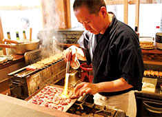 株式会社FOOD ARCHITECT LAB（フードアーキテクトラボ） 求人 ▲20代～50代まで各年代のスタッフが活躍しています。料理・サービスについてぜひあなたの得意なことをお話ください！